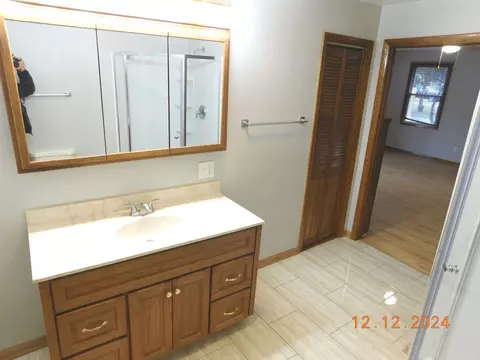 Bath - 2570 Plainfield Rd, Joliet, IL 60435 photo 2 of 6