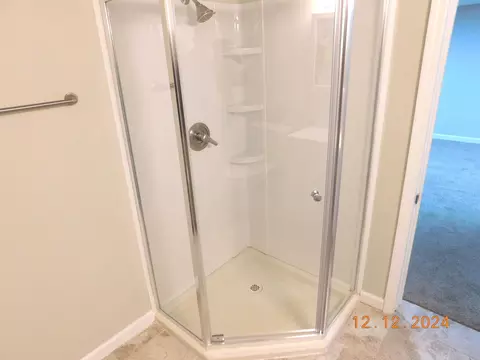 Bath - 2570 Plainfield Rd, Joliet, IL 60435 photo 6 of 6