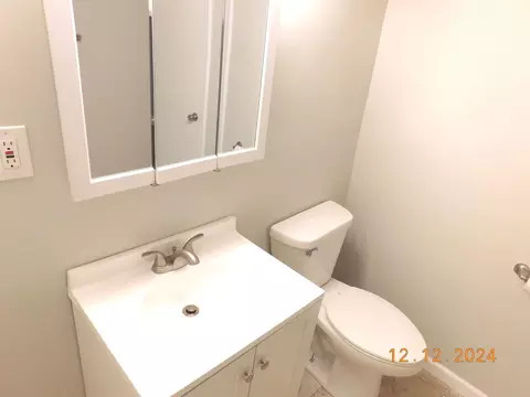 Bath - 2570 Plainfield Rd, Joliet, IL 60435 photo 5 of 6