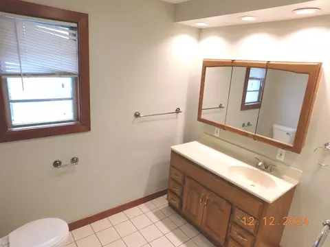 Bath - 2570 Plainfield Rd, Joliet, IL 60435 photo 3 of 6