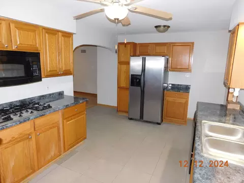 Kitchen - 2570 Plainfield Rd, Joliet, IL 60435 photo 1 of 3