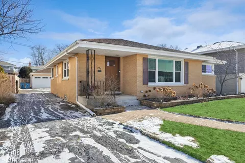 953 S Euclid Ave, Elmhurst, IL 60126