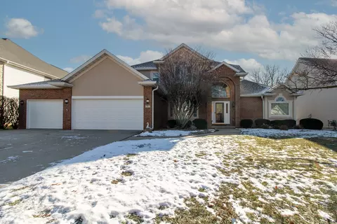 3 Scofield Ct, Bloomington, IL 61704