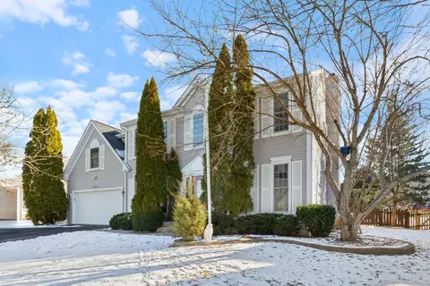 2555 Westminster Ln, Aurora, IL 60506