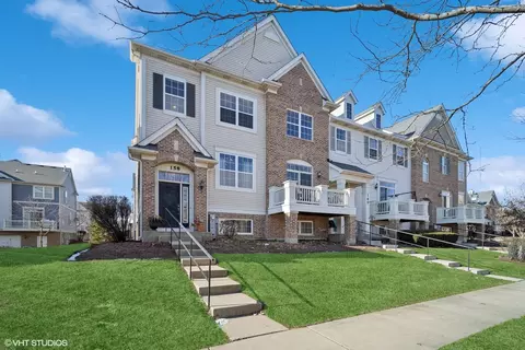 158 Goldenhill St, Carol Stream, IL 60188