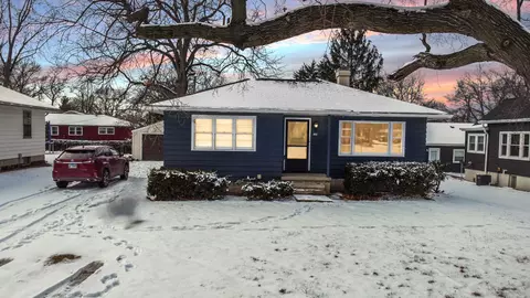 803 Adams St, Ottawa, IL 61350 photo 2