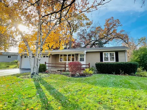 1715 Hazelwood Dr, Lindenhurst, IL 60046