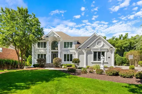 4303 Royal Fox Dr, Saint Charles, IL 60174
