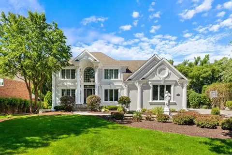 4303 Royal Fox Dr, Saint Charles, IL 60174