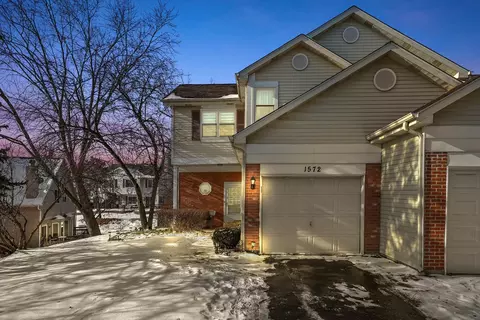 1572 Darien Lake Dr, Darien, IL 60561