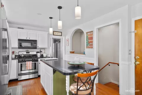 Kitchen - 811 Westgate Dr, Aurora, IL 60506 photo 4 of 5
