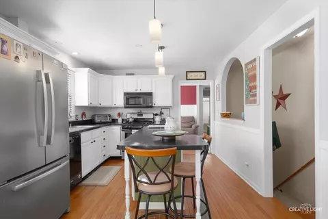 Kitchen - 811 Westgate Dr, Aurora, IL 60506 photo 5 of 5