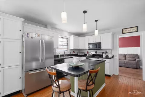 Kitchen - 811 Westgate Dr, Aurora, IL 60506 photo 3 of 5