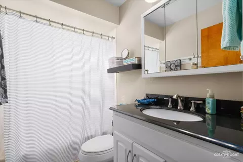 Bath - 811 Westgate Dr, Aurora, IL 60506 photo 1 of 1