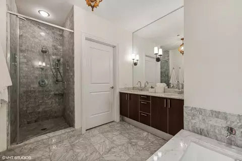 10 E Delaware Pl #33B, Chicago, IL 60611 photo 19