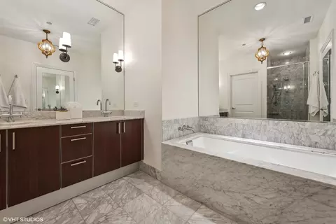 10 E Delaware Pl #33B, Chicago, IL 60611 photo 20