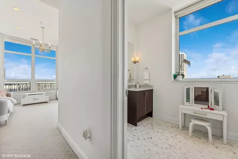 10 E Delaware Pl #33B, Chicago, IL 60611 photo 28