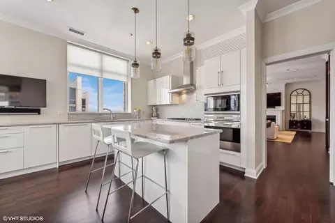 10 E Delaware Pl #33B, Chicago, IL 60611 photo 7