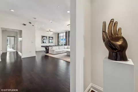 10 E Delaware Pl #33B, Chicago, IL 60611 photo 21