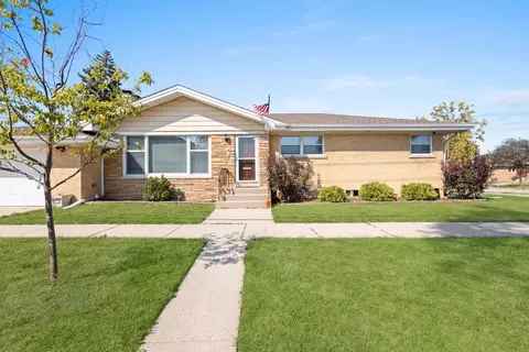 2900 Dora St, Franklin Park, IL 60131