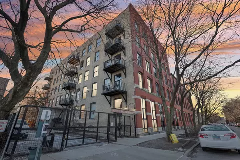 2511 W Moffat St #306, Chicago, IL 60647