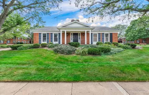 501 Coventry Ln #5, Crystal Lake, IL 60014