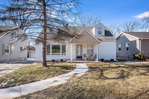 607 Maple Ave, Willow Springs, IL 60480