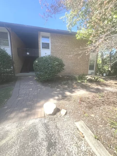5525 E Lake Dr #B, Lisle, IL 60532