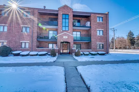 7955 W 90th St #3A, Hickory Hills, IL 60457