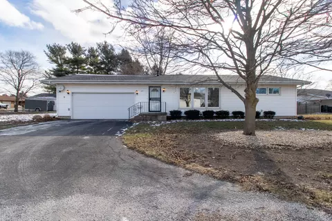 103 E Lynn St, Cooksville, IL 61730