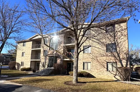 4922 134th St #303, Crestwood, IL 60445