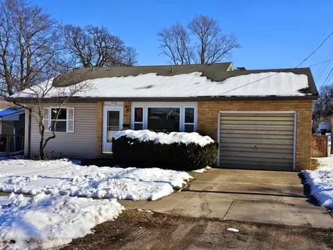 514 Pine St, Lincoln, IL 62656
