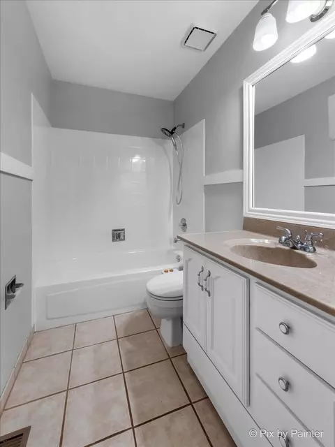 Bath - 445 Harvard Ln, Bartlett, IL 60103 photo 3 of 3