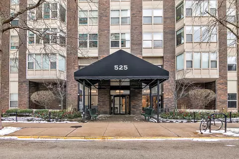 525 W Hawthorne Pl #708, Chicago, IL 60657