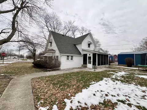Exterior - 302 Dickson St, Sidell, IL 61876 photo 7 of 9
