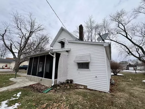 Exterior - 302 Dickson St, Sidell, IL 61876 photo 6 of 9