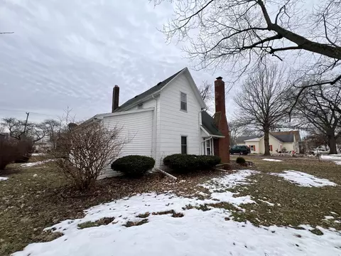 Exterior - 302 Dickson St, Sidell, IL 61876 photo 8 of 9