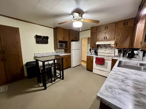 Kitchen - 302 Dickson St, Sidell, IL 61876 photo 5 of 5