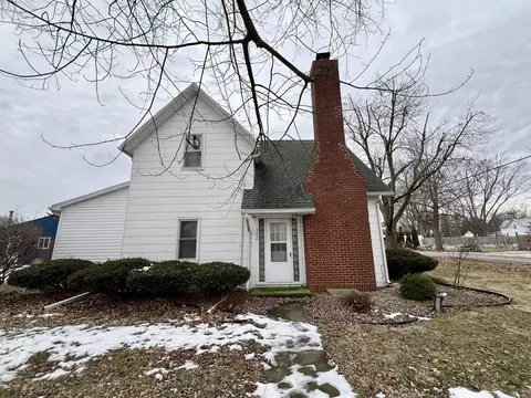 302 Dickson St, Sidell, IL 61876