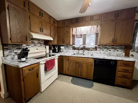 Kitchen - 302 Dickson St, Sidell, IL 61876 photo 3 of 5