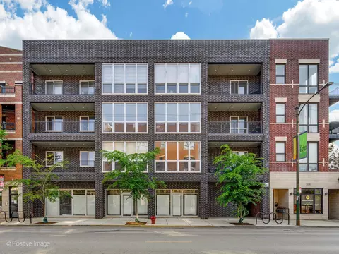 3530 N Lincoln Ave #402, Chicago, IL 60657