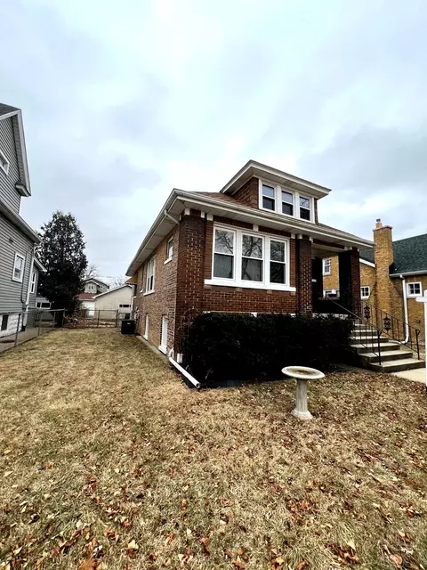 Exterior - 9115 Sheridan Ave, Brookfield, IL 60513 photo 1 of 5