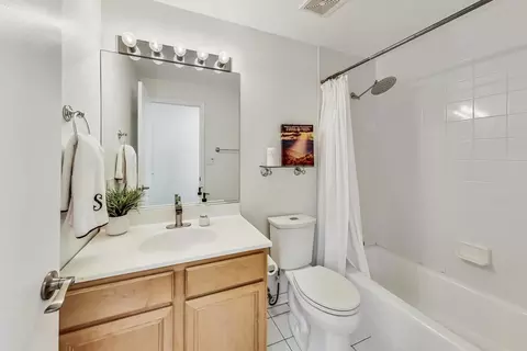 1401 N Artesian Ave #2, Chicago, IL 60622 photo 15