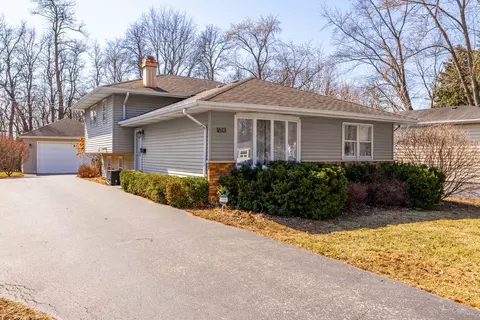 1613 Burlington Ave, Lisle, IL 60532
