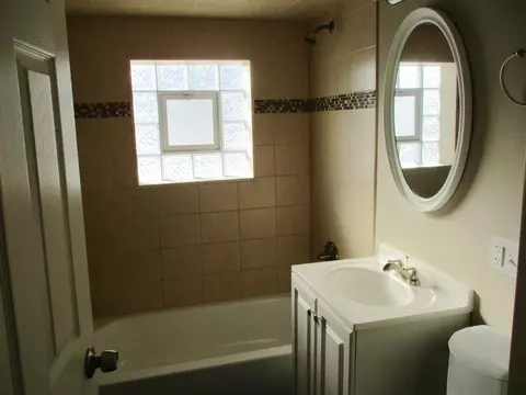 Bath - 7725 Suburban Ln, Bridgeview, IL 60455 photo 1 of 1