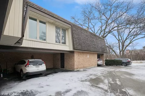 1809 Tanglewood Dr #B, Glenview, IL 60025