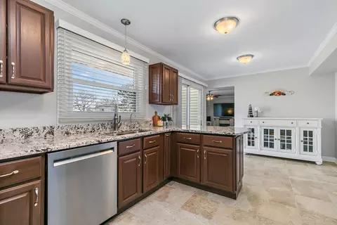 794 Voyager Dr, Bartlett, IL 60103 photo 9