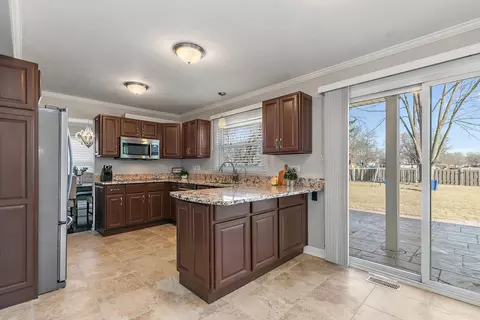 794 Voyager Dr, Bartlett, IL 60103 photo 12