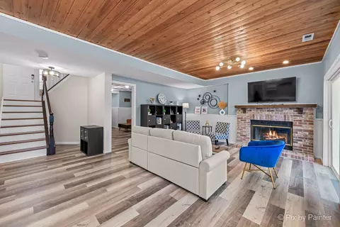 Living - 819 Adderly Ln, Gurnee, IL 60031 photo 3 of 3
