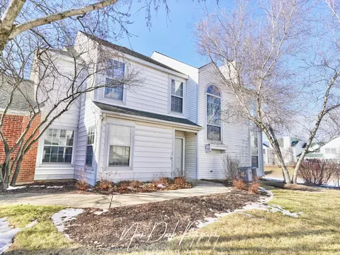 108 Hemstead St, Lake Bluff, IL 60044